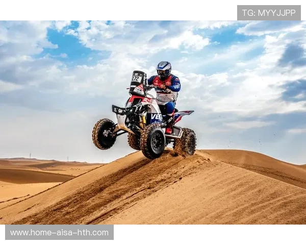 沙漠越野摩托冲坡成功挑战高难度