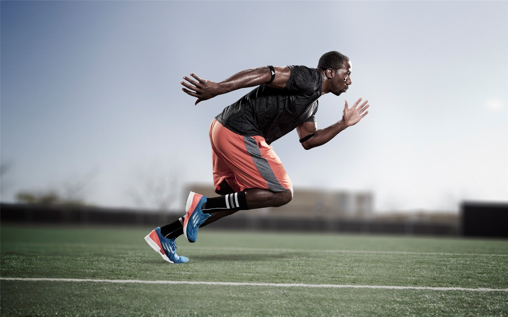 世界杯技术统计:高压逼抢球队跑动距离全面领先